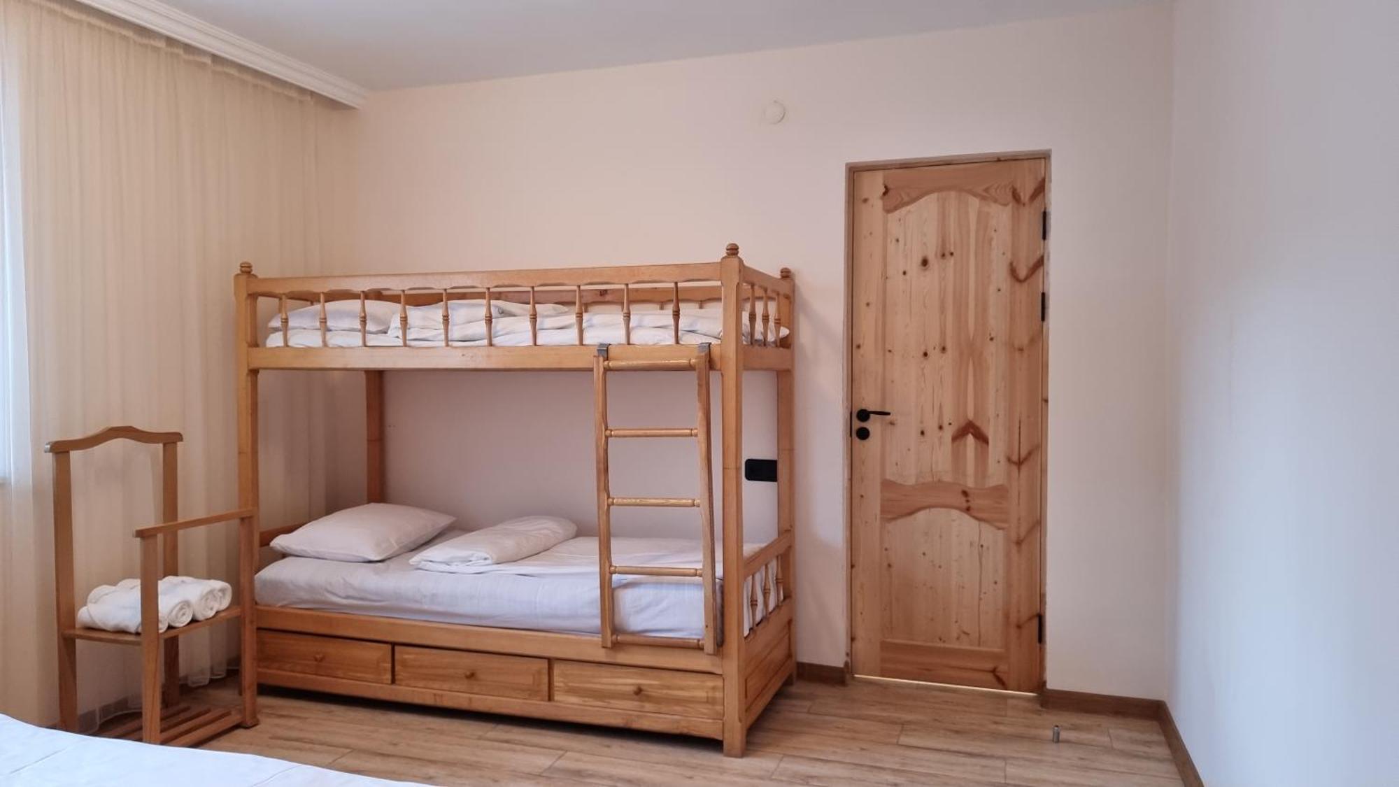 Villa Sunshine , Apartment With 4 Bedrooms,Whole Apartment, Апартмент Целиком ديليجان المظهر الخارجي الصورة